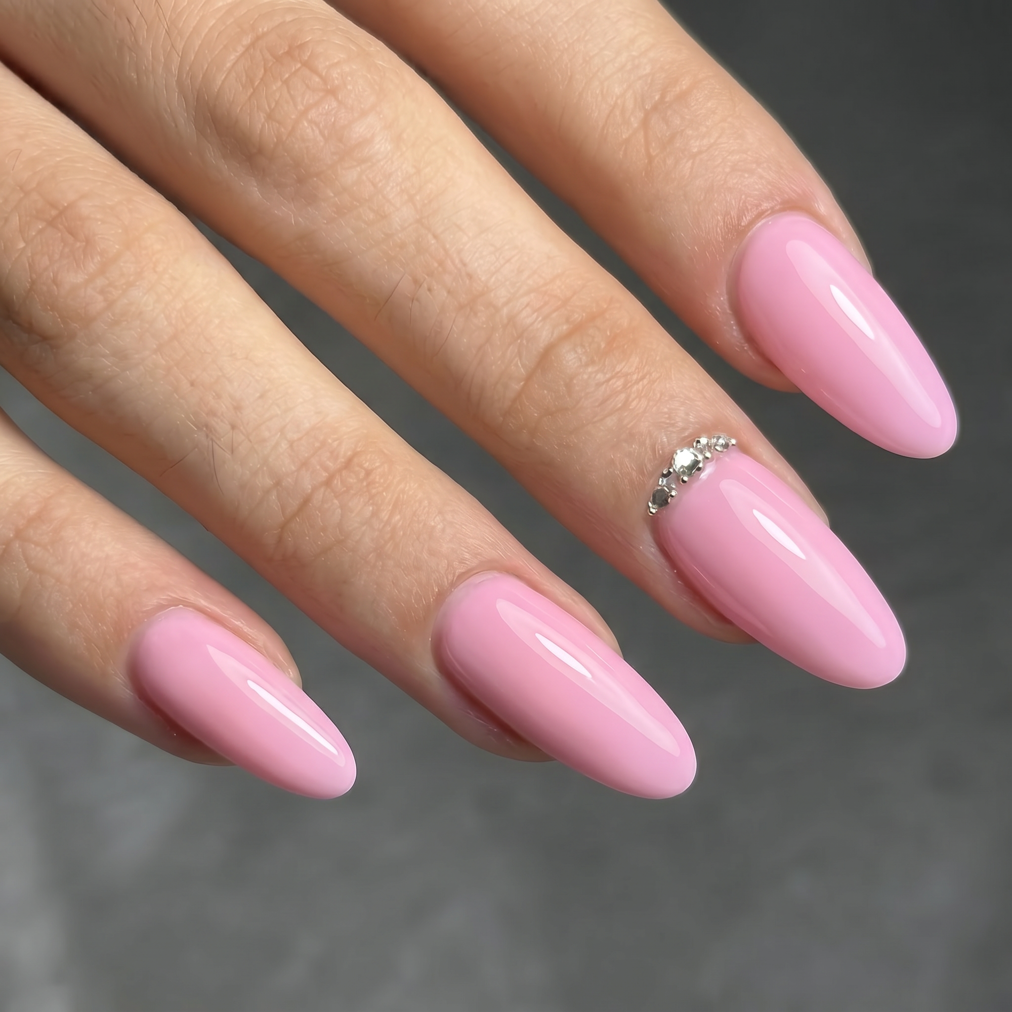 unghie rosa forma mandorla Diva Nails
