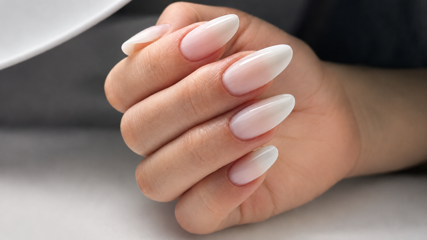 milky nails manicure elegante diva nails