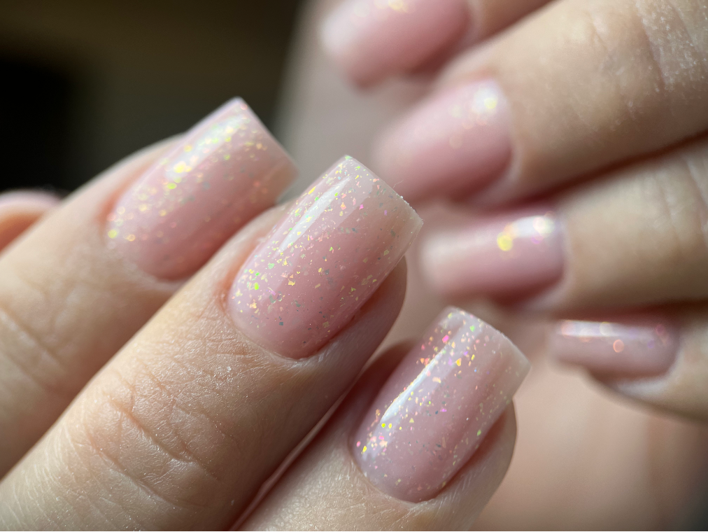 manicure iconica builder gel monroe unghie rosa glitterato